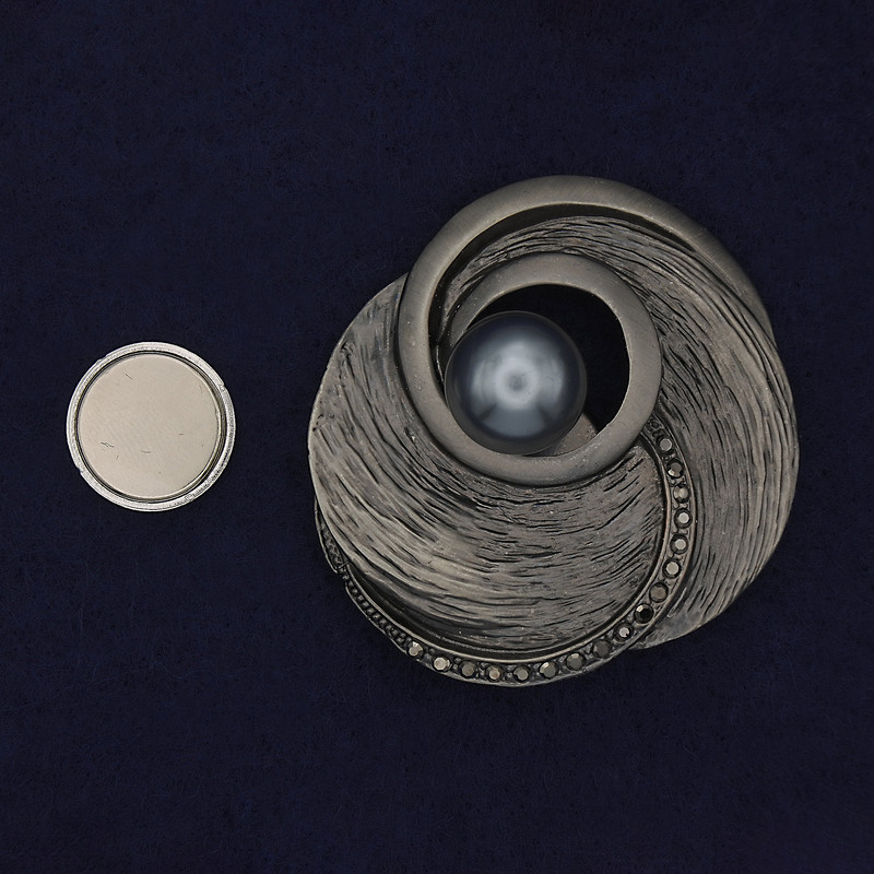 Broșă pe magnet Accent perlă, strasuri, metal argintiu, 50 mm+