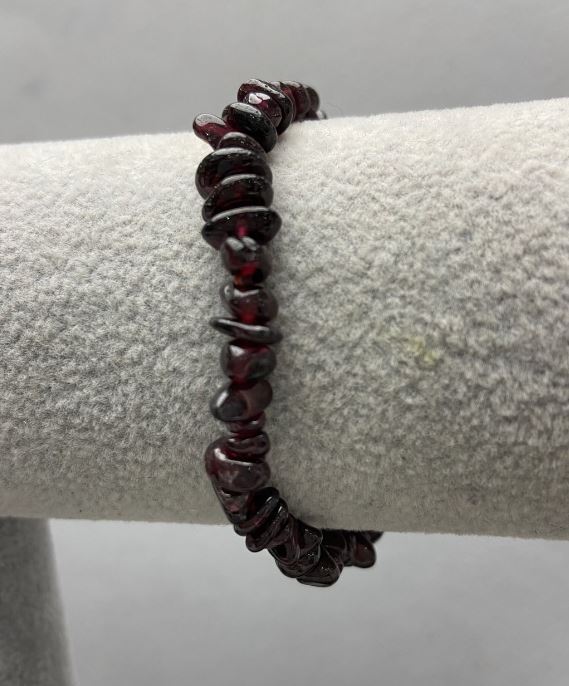 Brățară din granule de granat, diametru 5-8x3 mm, lungime 18 cm, elastică