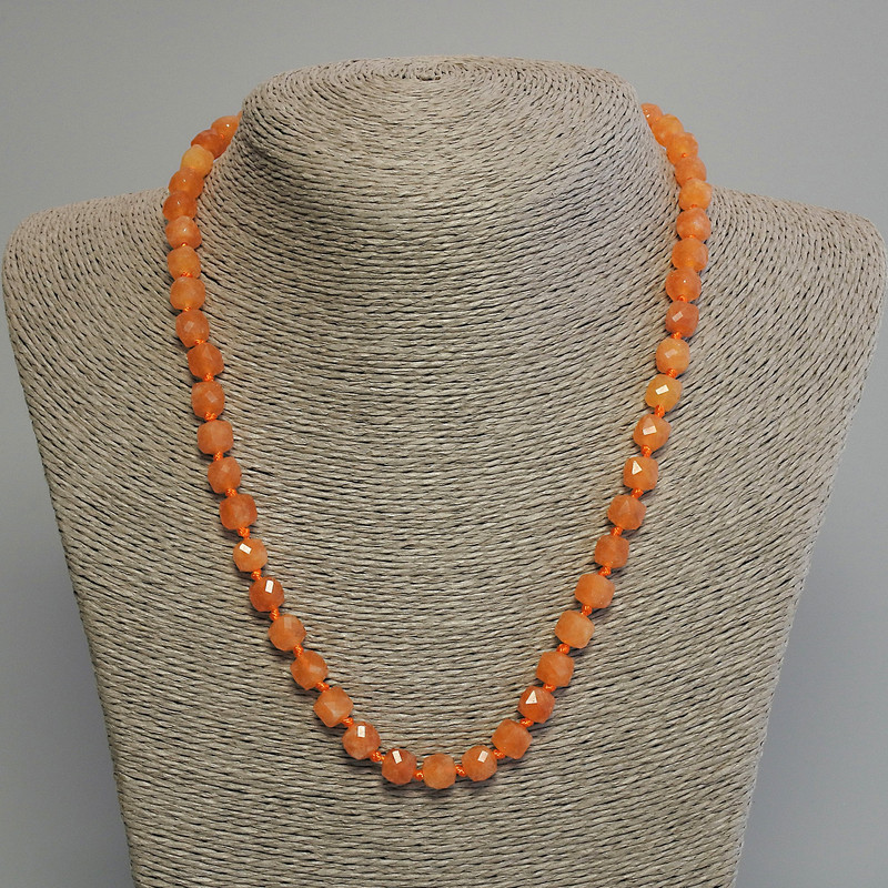 Colier din jad Mashan, cuburi tăiate, diametru 7 mm, lungime 45 cm +/- cu închidere