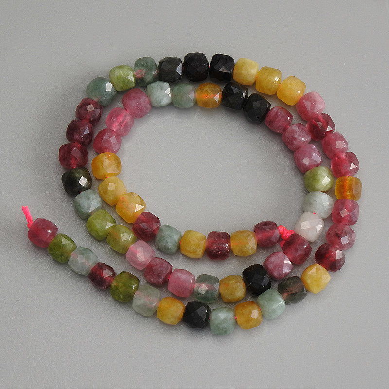 Mărgele de turmalin tăiate cuburi, 5,5×5,5 mm, pe șnur, lungime 36 cm