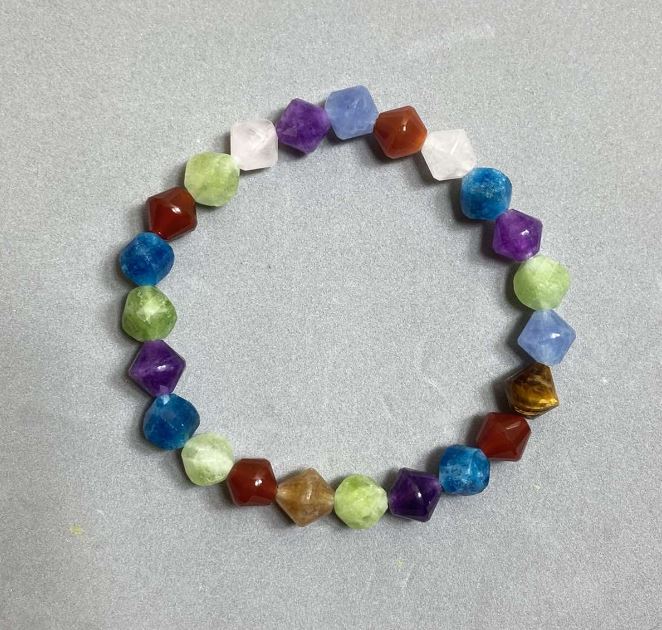 Brățară asortată, fațetată în rombi, 8×8 mm, lungime 18 cm (elastic)