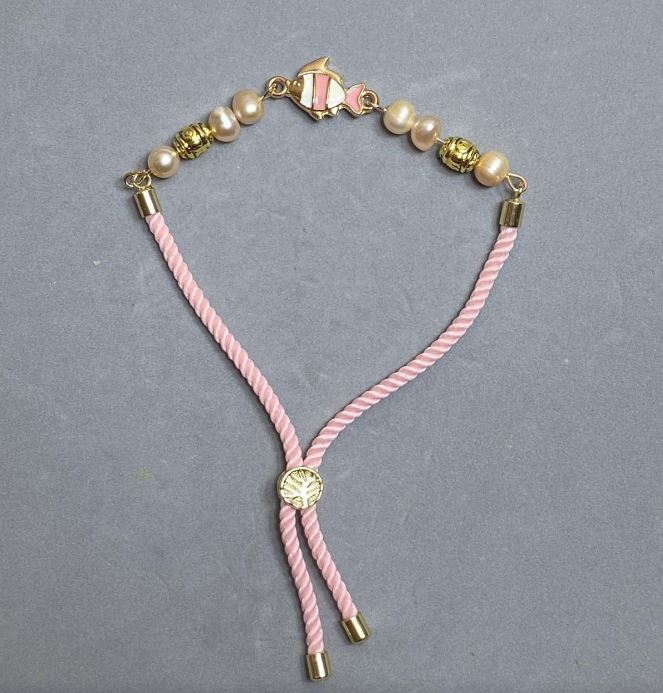 Brățară textilă, diametru 5,5 mm, reglabilă, perle ovale 6,5×5,5 mm, cu inserții metalice aurii