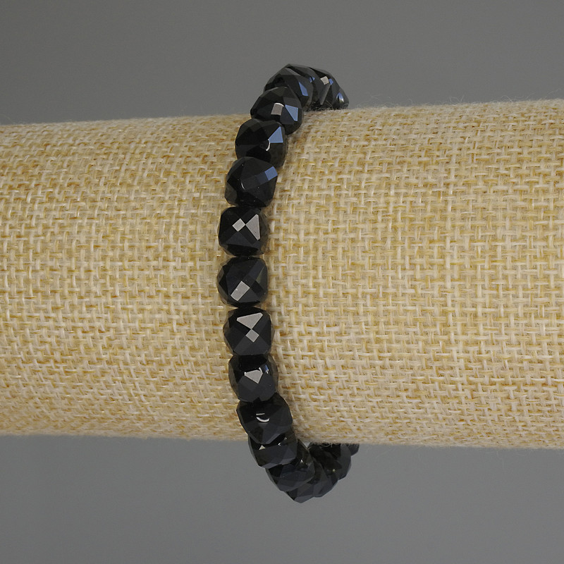 Brățară din turmalin facetat, mărgele cubice, diametrul 7x7 mm, lungime 18 cm (elastică)