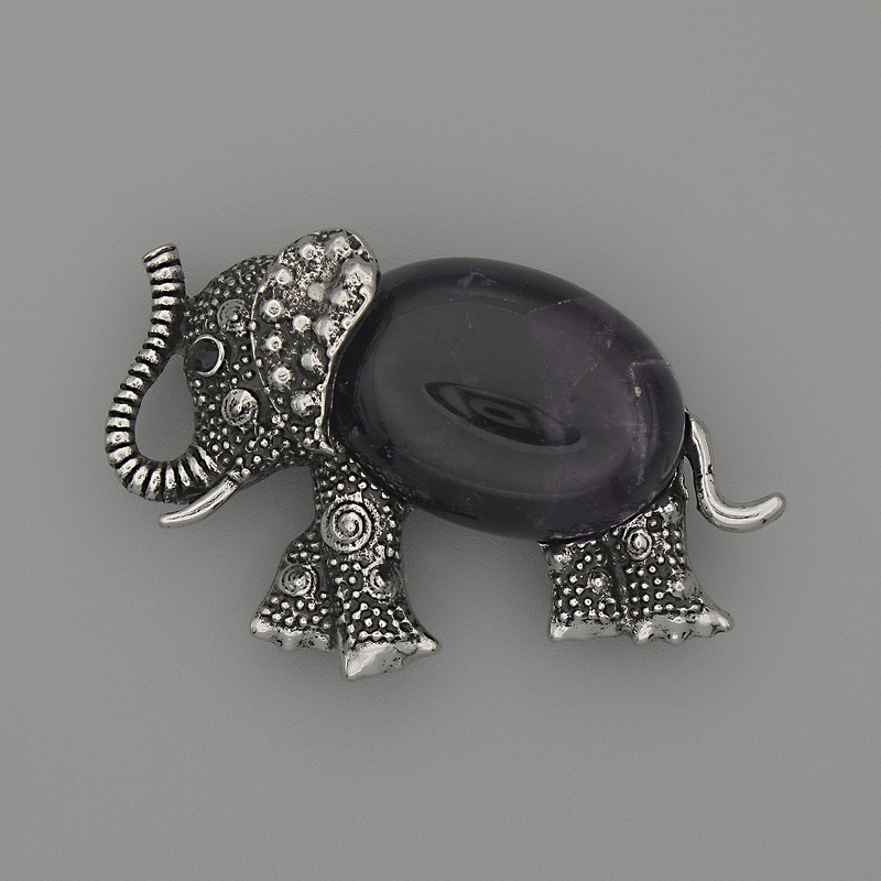 Broșă cu pandantiv «Elefant», ametist, 45x27 mm, +/- metal argintiu, strasuri negre