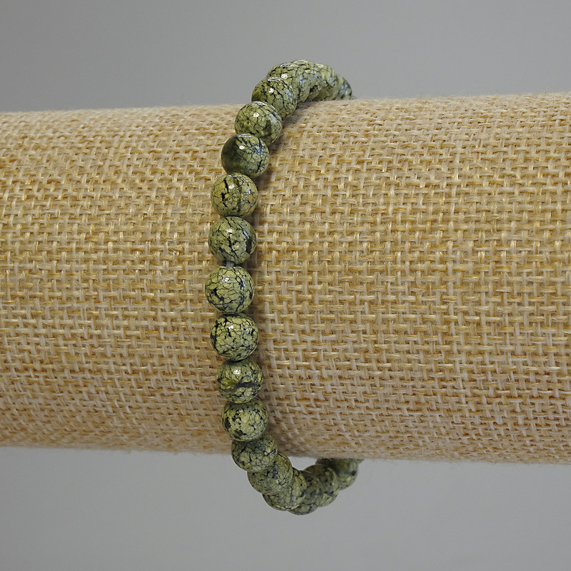 Brățară din serpentină, bile netede, diametrul 6 mm, lungime 18 cm (extensibil)