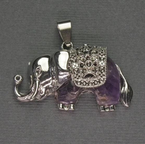 Pandantiv Elefant Ametist 39×34 mm ± metal argintiu