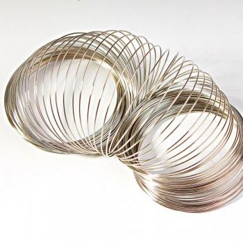 Fir de memorie, diametru 0,8 mm, diametrul buclei aproximativ 10 cm (+/-) preț pentru 0,5 kg