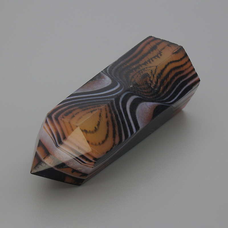 Creion suvenir din piatră naturală Sardonix 73×26 mm ±, sortiment de dimensiuni (la 100 g).