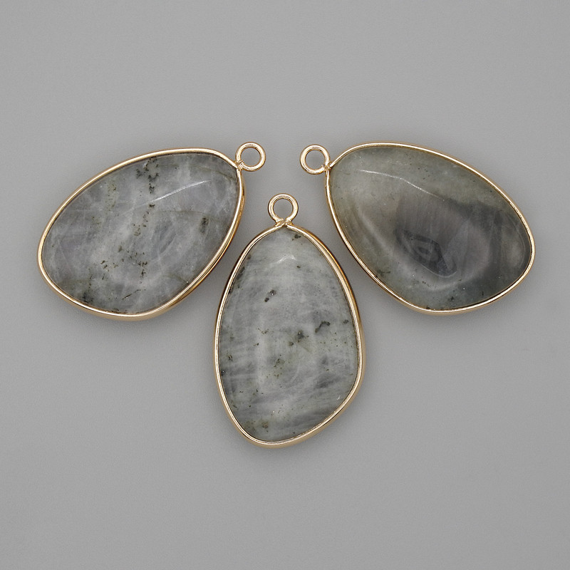 Pandantiv labradorit în montură de metal auriu, 21×35 mm+