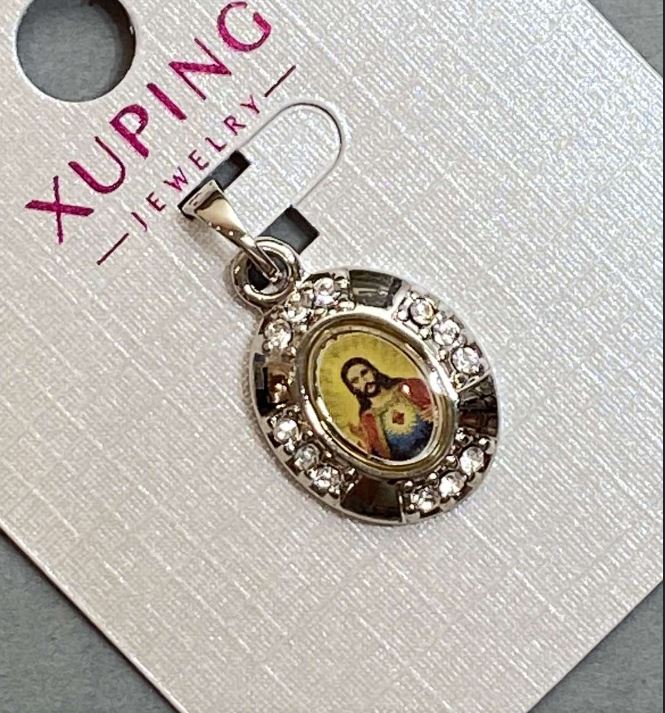 Pandantiv „Icoană” Xuping, cu cristale albe, diametrul 20×13 mm, lungime aproximativă 25 mm, rodiu