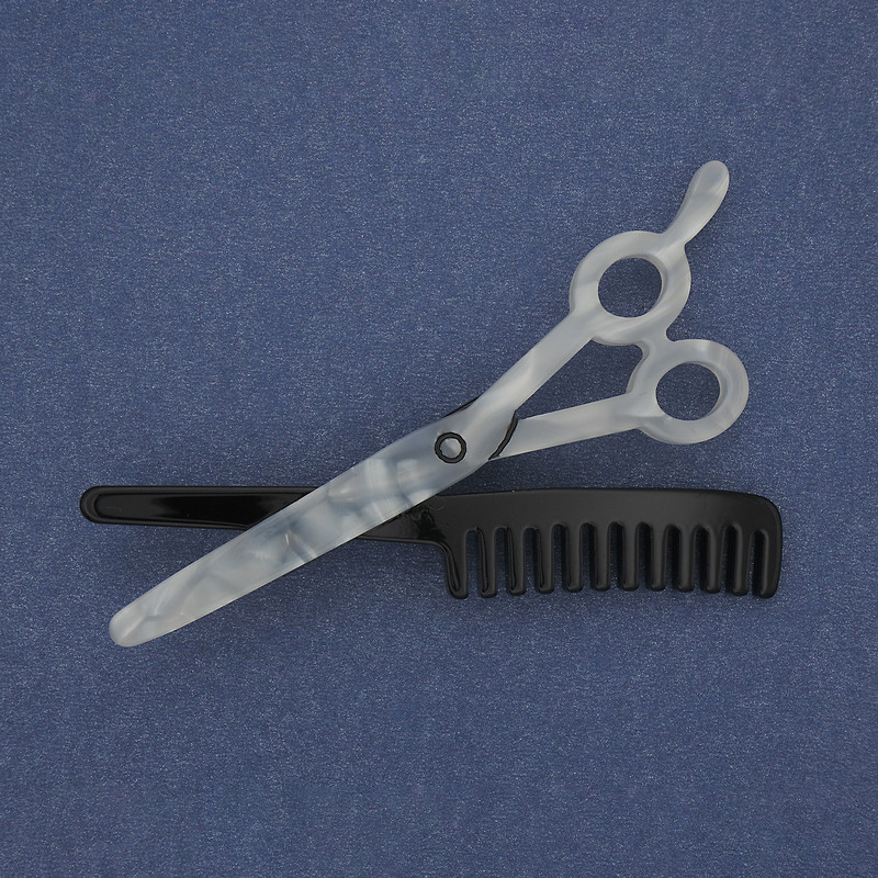 Брошка Ножиці з гребінцем Акрил сріблястий метал 70х44мм+