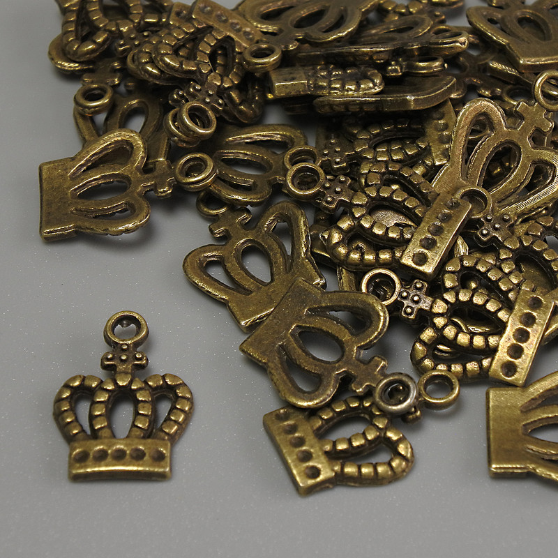 Pandantiv Coroană, culoare bronz, dimensiuni 15×10×1 mm, gaură Ø 2 mm, ambalaj 20 g (~36 buc.)