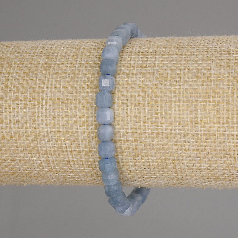 Brățară din acvamarin facetat cub, diametru 5×5 mm, lungime 18 cm, pe elastic