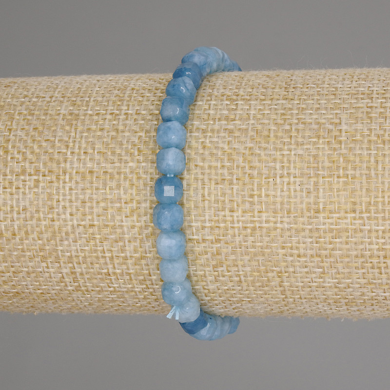 Brățară din acvamarin facetat, cub de 5×5 mm, lungime 18 cm, extensibilă