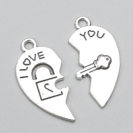 Pandantiv – jumătate de inimă, 30×15 mm, ambalare 10 jumătăți ± 20 g