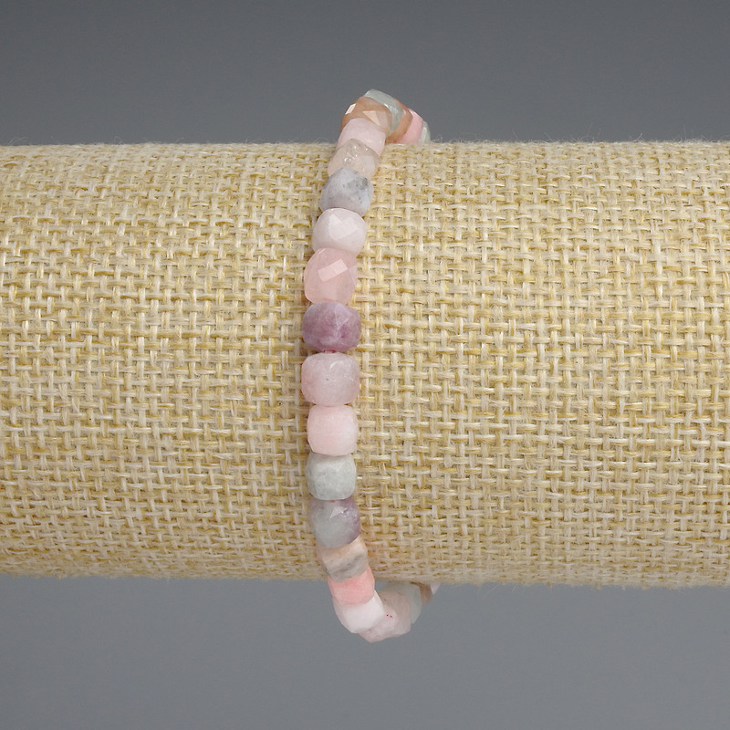 Brățară din jadit, cuburi facetate, dimensiune 5×5×5 mm, lungime 18 cm, pe elastic