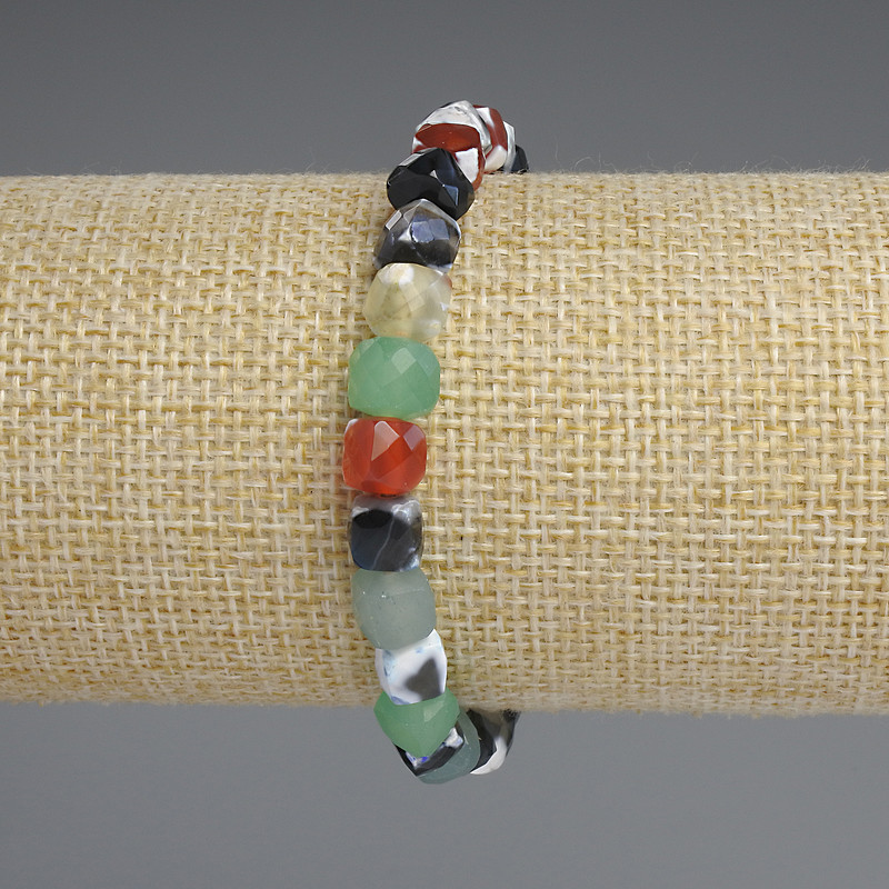 Brățară din agată facetată, cuburi, dimensiune 6,5×6,5 mm, lungime 18 cm ±, pe elastic