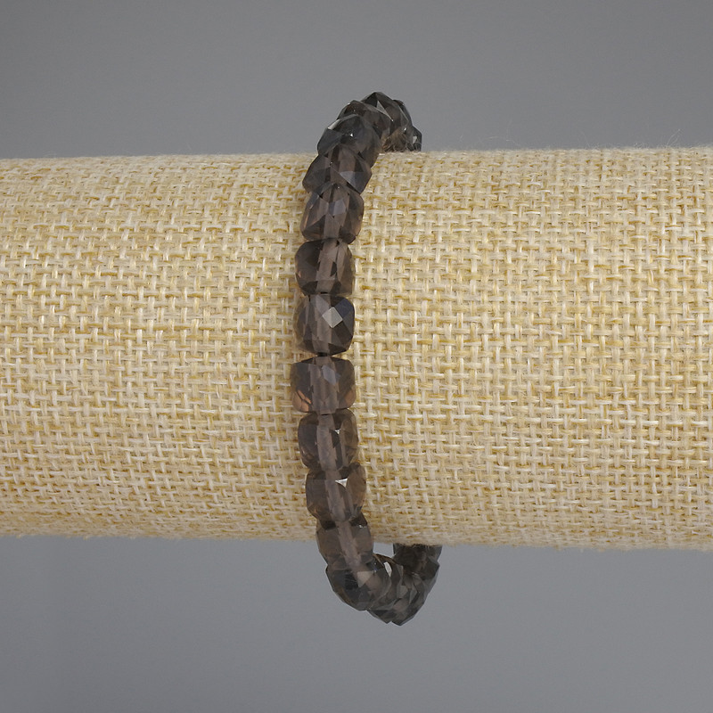 Brățară cu topaz fumuriu, cuburi facetate, diametru 7x7 mm, lungime 18 cm +/-