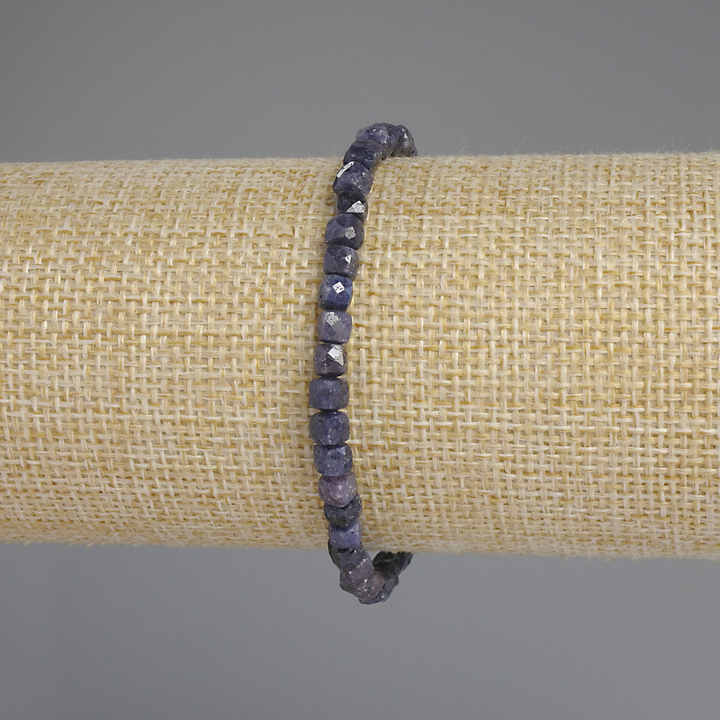 Brățară din safir facetat, cub de 4×4 mm, lungime 18 cm +