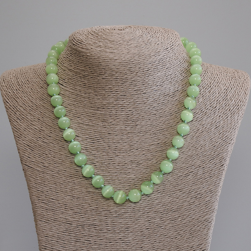 Colier cu ochi de pisică, bile lucioase, diametrul 10 mm, lungime 50 cm, cu închizător