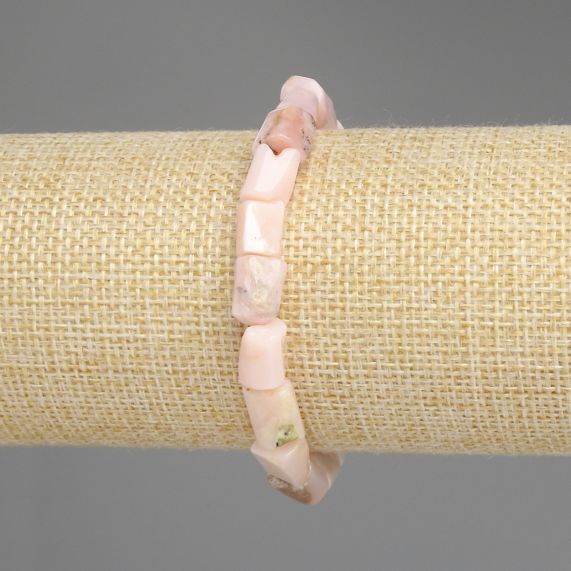 Brățară din opal roz, tăietură în fațete, diametrul 10–12×7–8 mm, lungime 18 cm, extensibilă