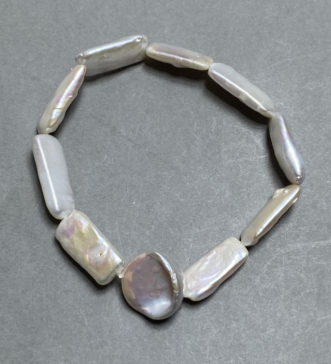 Brățară cu perle baroce 20–23×10–16 mm, lungime 18 cm, elastică