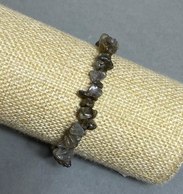 Brățară cu fragmente de labradorit, diametru 6–9×1–6 mm, lungime 18 cm, pe bază elastică