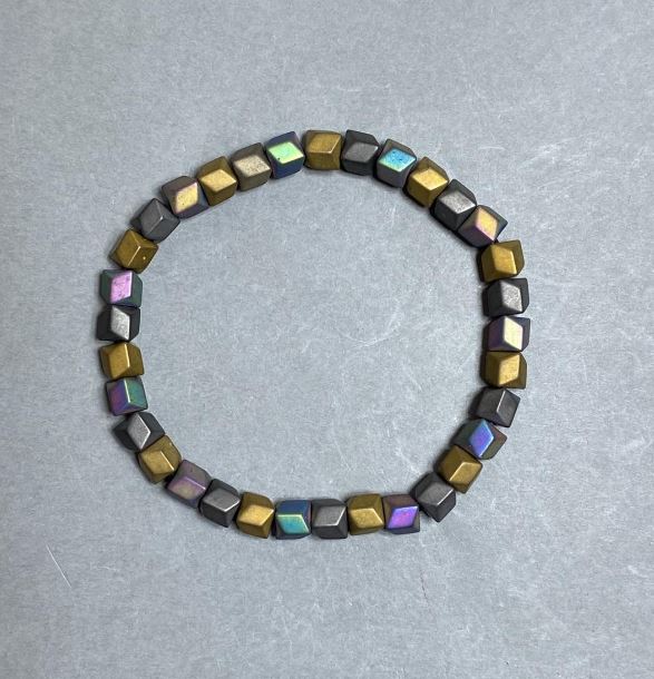 Brățară din hematit mat cu formă ondulată, diametrul 6×6 mm, lungime 18 cm, extensibilă