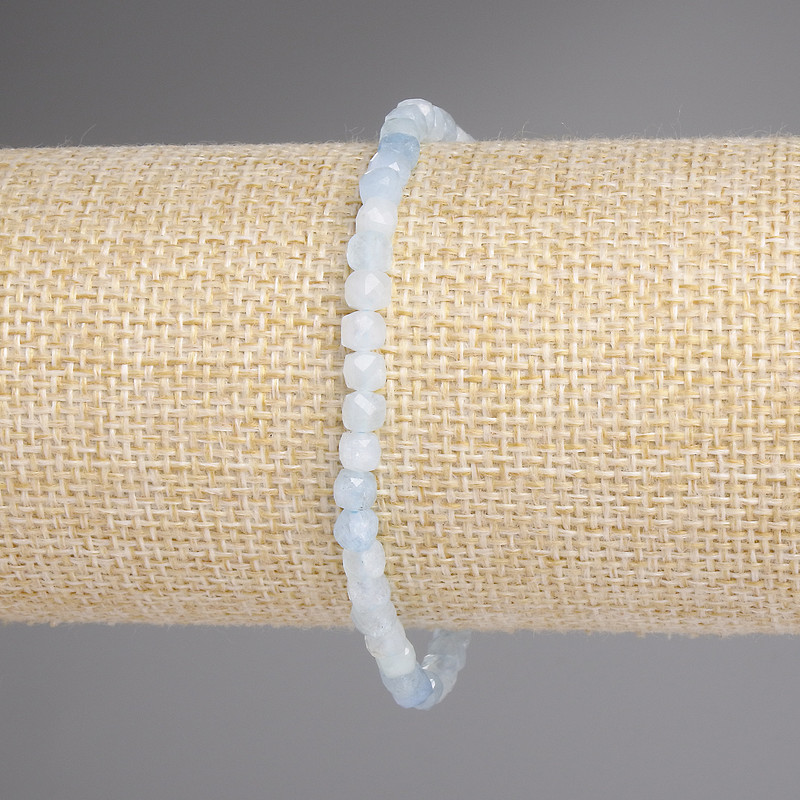Brățară din acvamarin, cuburi tăiate, diametru 4x4 mm, lungime 18 cm, pe elastic
