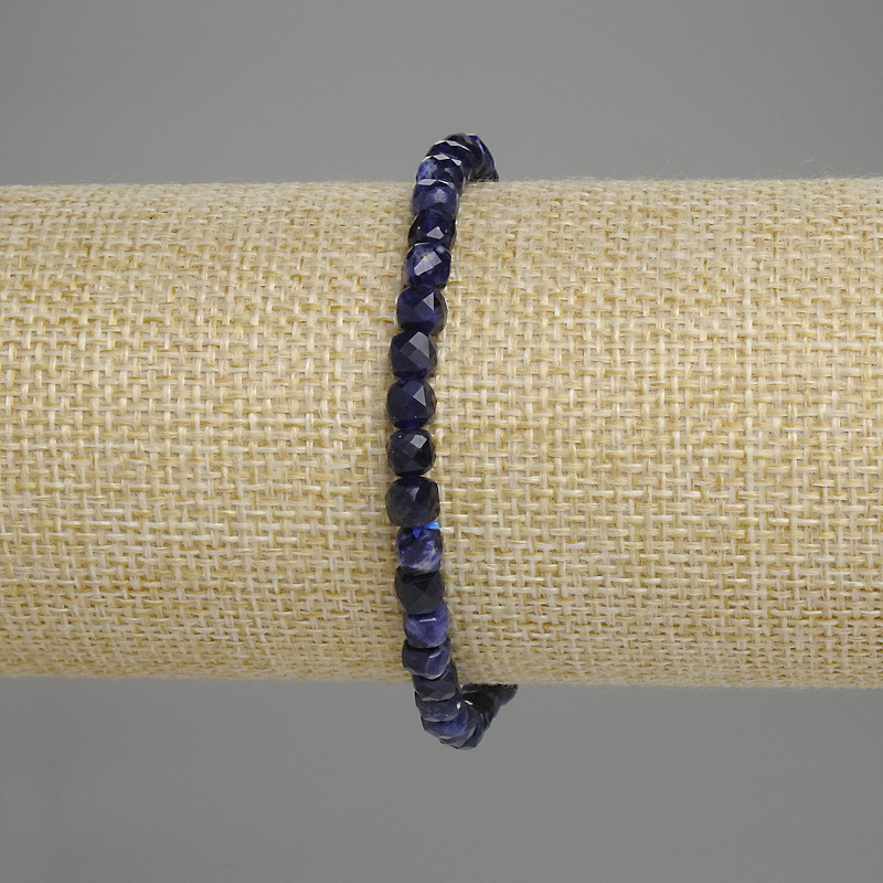 Brățară din sodalit, cuburi tăiate cu fațete 4,5×4,5 mm, lungime 18 cm