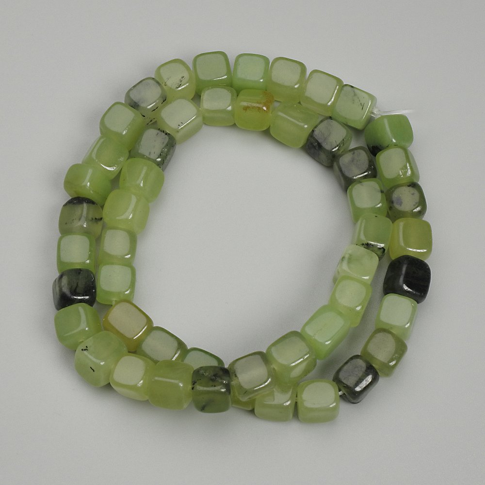 Mărgele din jadeit cubice, diametrul de 7 mm, lungimea 38 cm, pe șnur