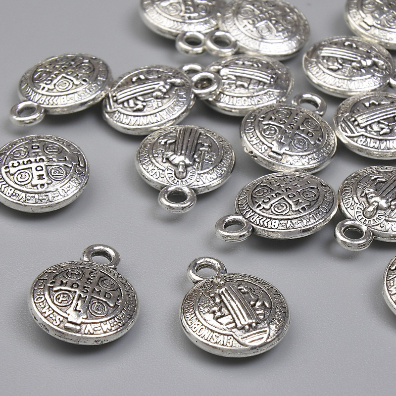 Pandantiv Sfântul Benedict, culoare argintiu, diametrul 13×10 mm, ambalaj 20 g (~16 buc.)
