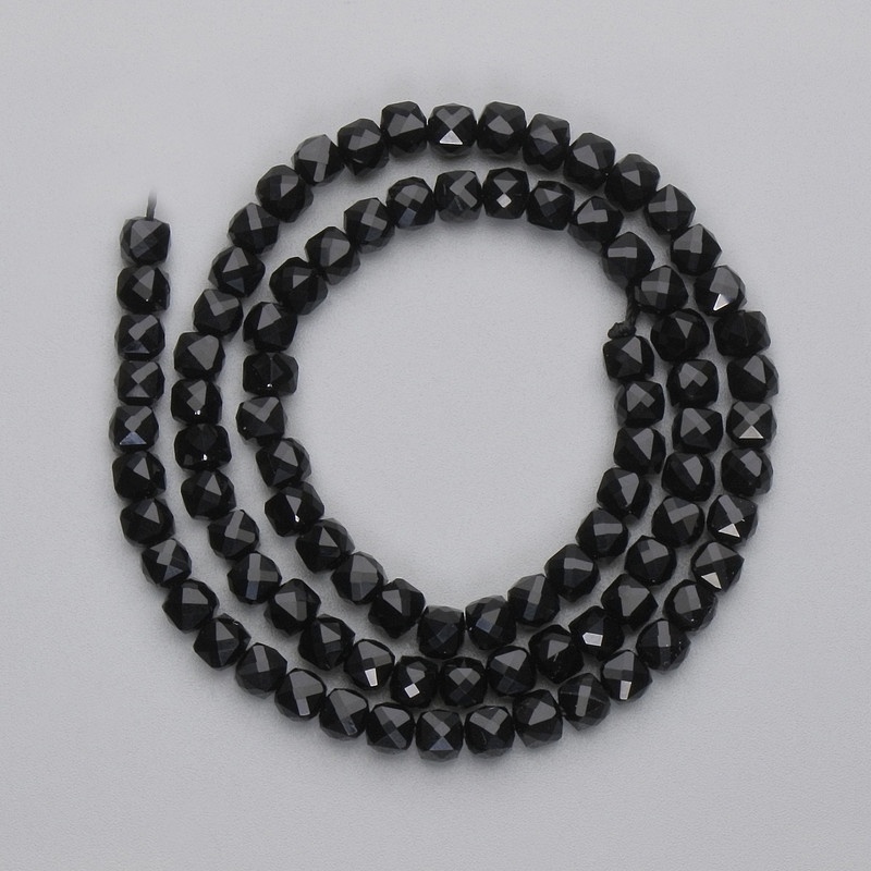 Mărgele din turmalină, cuburi tăiate, diametru 4x4 mm, pe șnur, lungime 37 cm+