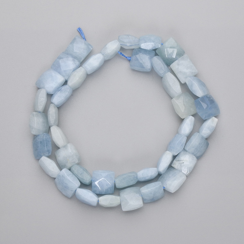Mărgele acvamarin fațetate pătrate, diametrul 9-10x9-10 mm, lungime aproximativă 39 cm, pe șnur
