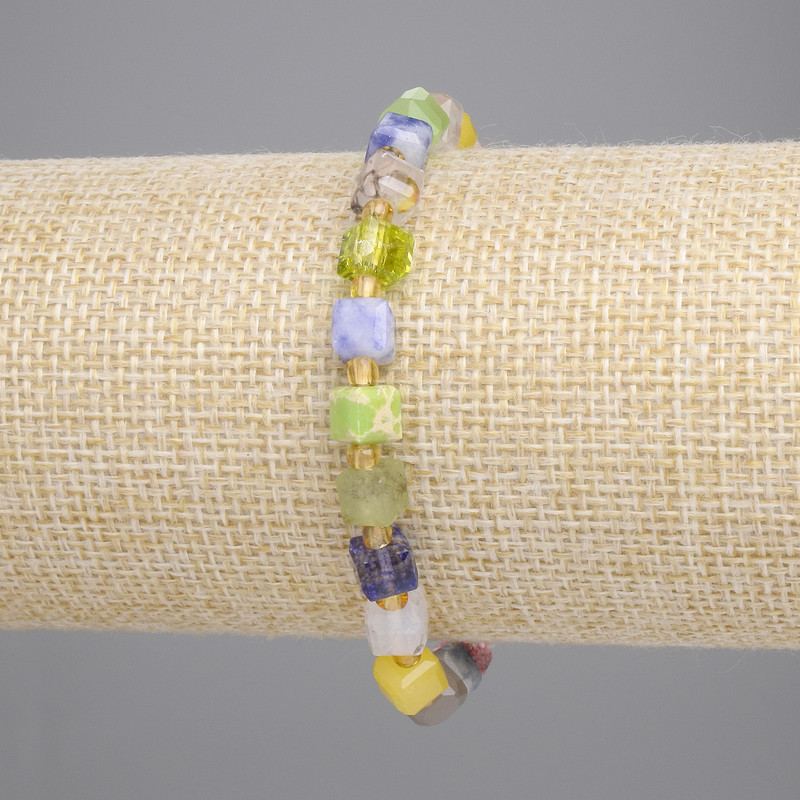 Brățară Asortiment (jasp, agat, turmalină) cuburi facetate 6x6 mm, lungime 18 cm, elastică