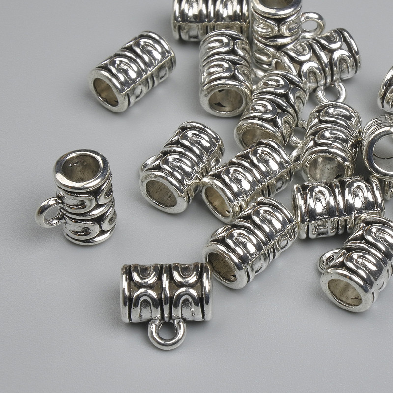 Furnitură bail, culoare metal argintiu, dimensiuni 9,5×6×10 mm, găuri diametru 2 mm ±, diametru 4,8 mm ±, ambalare 17 buc.