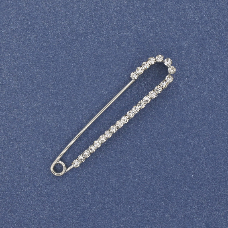 Broșă-pin cu strasuri albe, 56×11 mm, metal argintiu