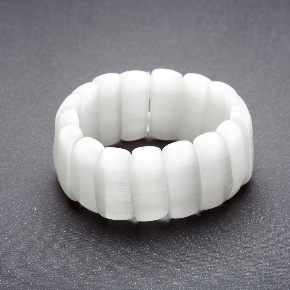 Brățară din ochi de pisică pe elastic, culoare perlă, «lanț» 25×11 mm