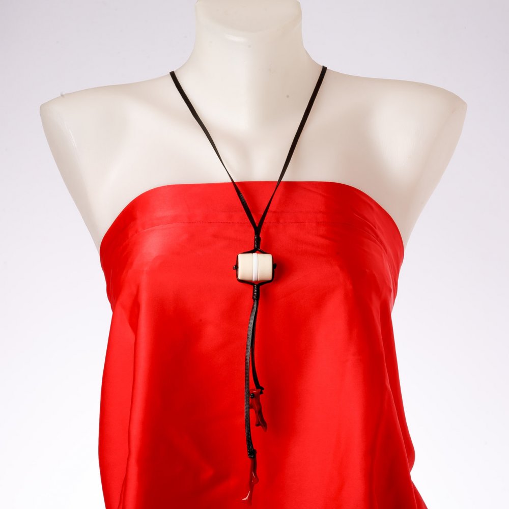 Підвіска на довгому шнурі "Бочонок з ромом", довжина 80см