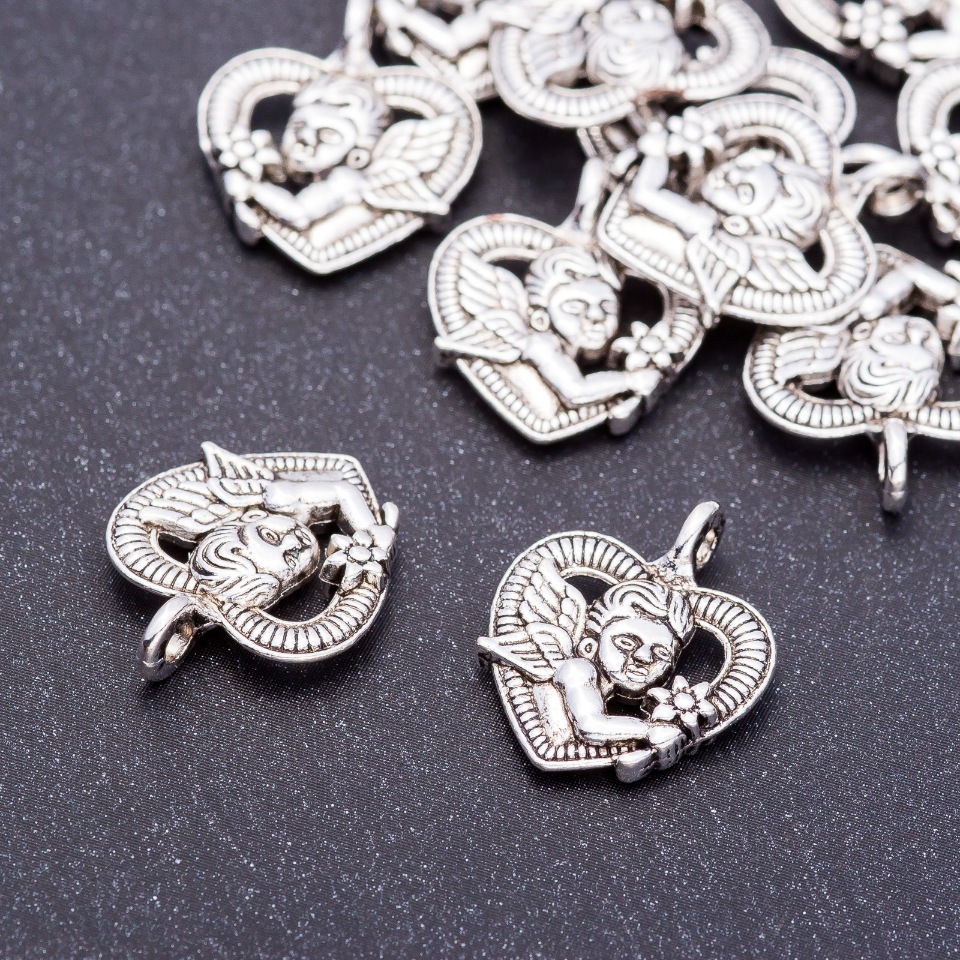 Pandantiv Cupidon în Inimă, diametrul 15 mm, lungimea 19 mm, gaură Ø 3 mm, ambalaj 20 g ± 11 buc