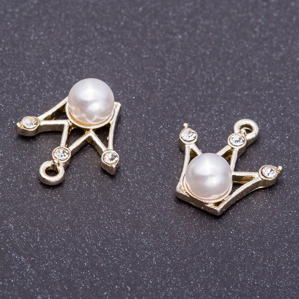 Furnitură pandantiv «Coroană», diametrul 16 mm, lungimea 18 mm, gaură de 5 mm, 4 buc.