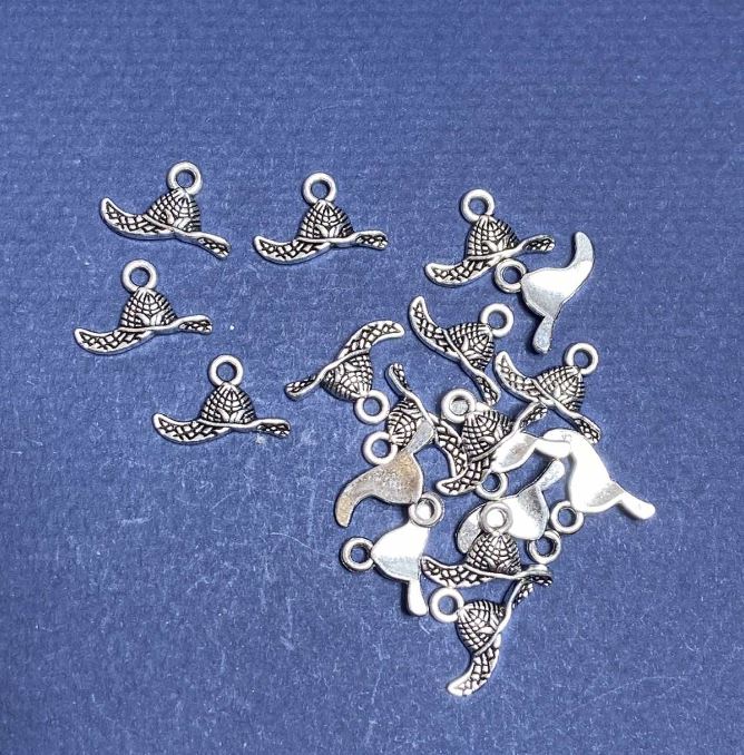 Pandantiv Pălărie 16×10 mm, ambalare 20 g +/- 30 bucăți