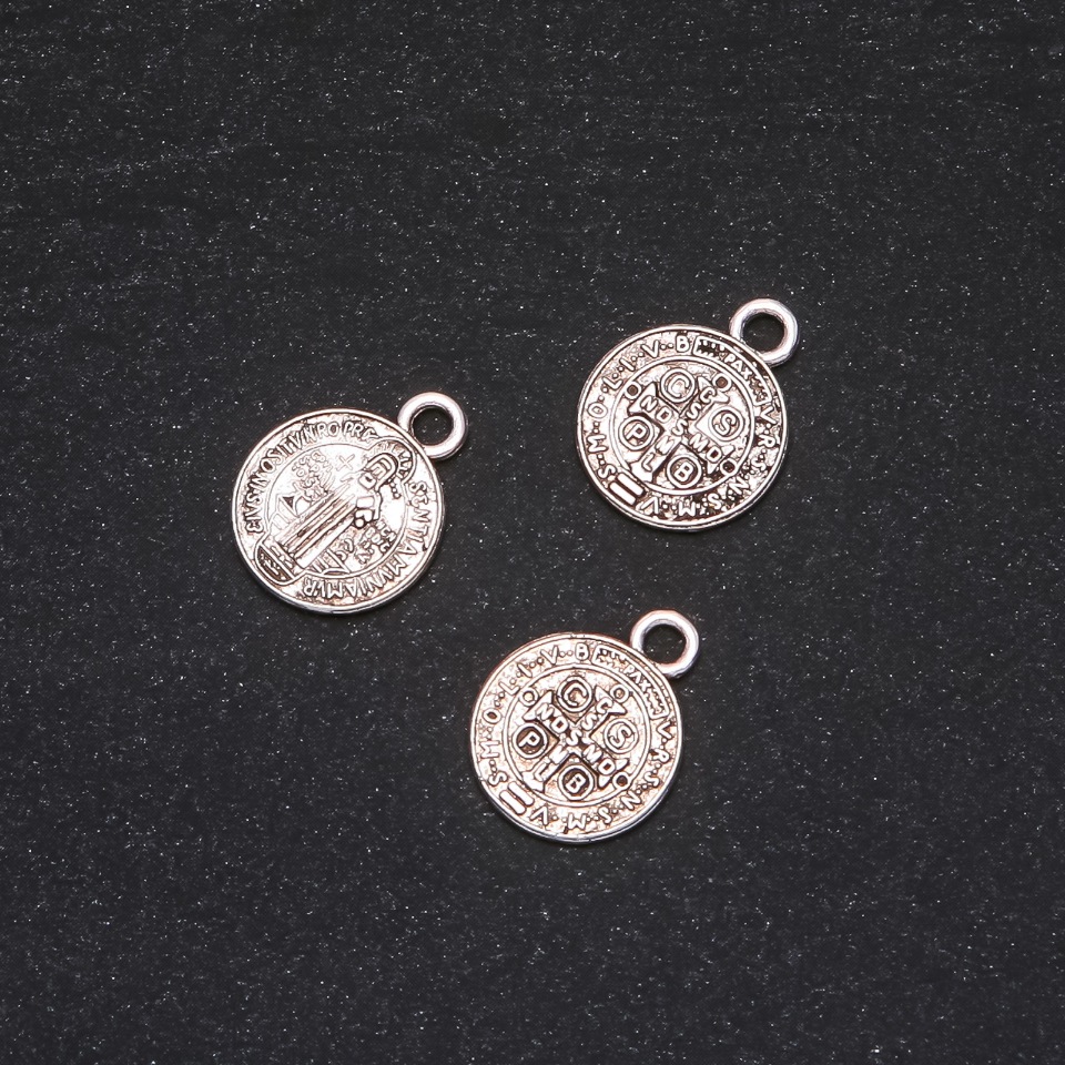 Furnitură pentru pandantiv Sfântul Benedict 27×6 mm, ambalare 20 g, ± 19 buc.