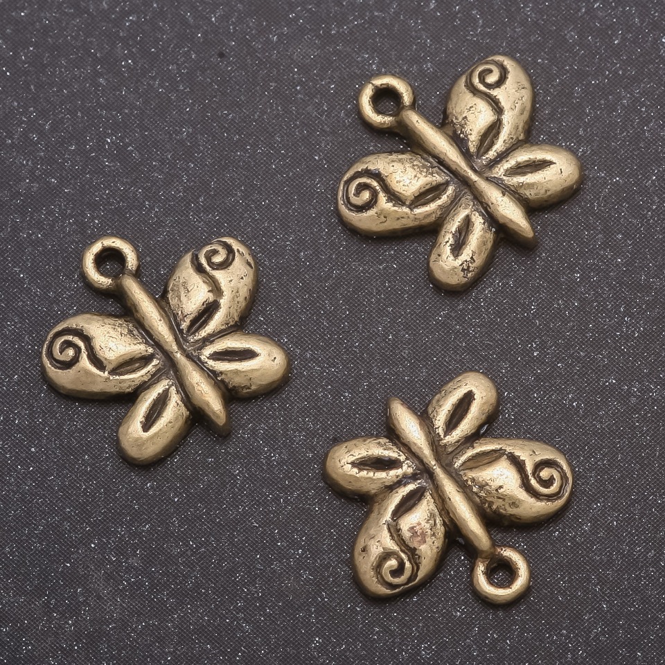 Pandantiv Fluture (bronz), diametrul 13x13 mm, gaură de 1,5 mm, fațetat, 20 g +/- 22 buc.