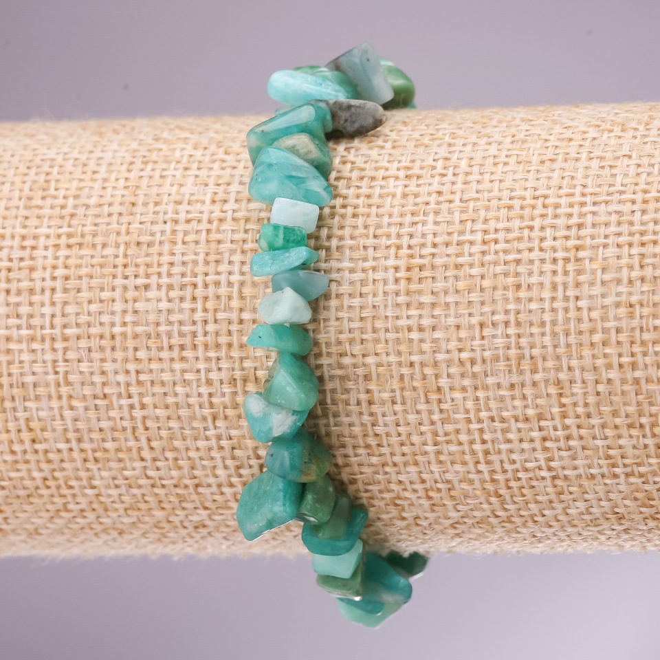Brățară din amazonit natural, fragmente pe elastic, diametrul 5–8 mm, lungimea 18 cm