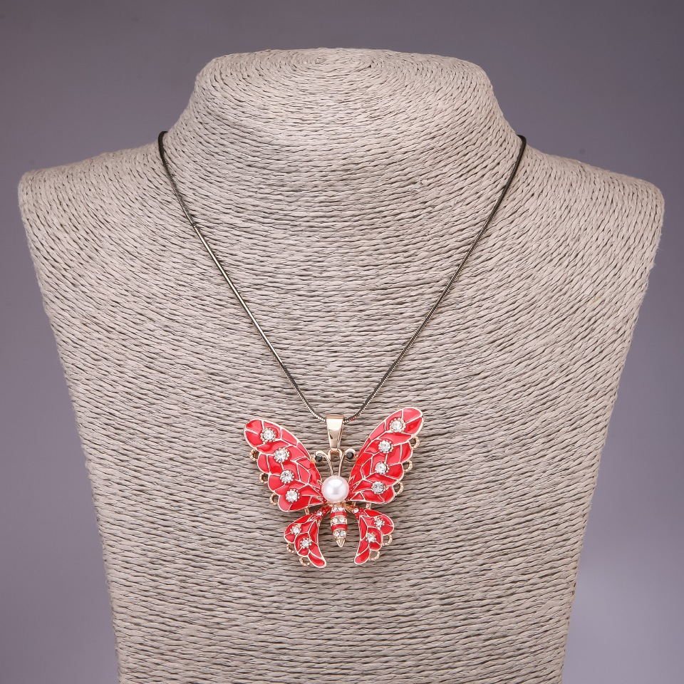 Pandantiv «Fluture» pe lanț lung, în nuanța aurului negru, diametrul 44×50 mm, lungime 85 cm