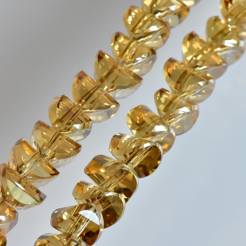 Mărgele de cristal în stil Swarovski „șampanie” cu finisaj oglindit, diametrul 6x4 mm, șir de 50 cm