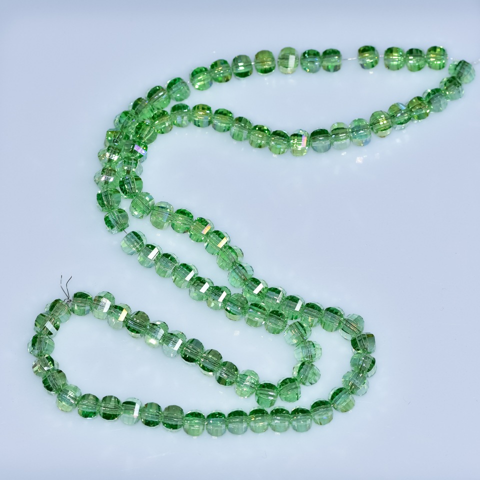 Mărgele din cristal în stil Swarovski, verde deschis, bilă fațetată, cu acoperire cu efect benzină, diametrul 5×4 mm, șnur de 48 cm