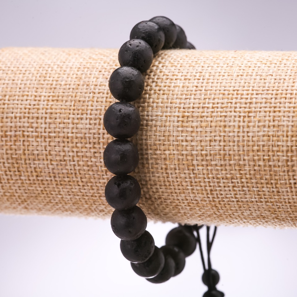 Brățară din lavă, diametrul 10 mm, lungime 18–24 cm, reglabilă