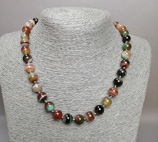 Colier cu bile din agat, sferice, diametru 10 mm, lungime 45 cm